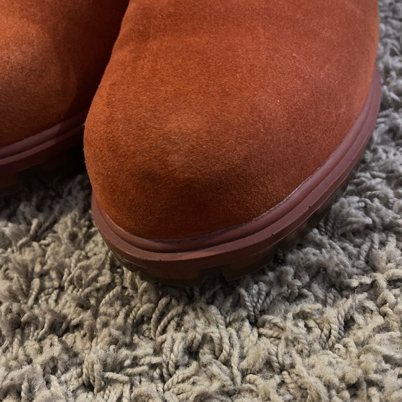 Burnt orange Timberlands. - Picture 6 of 7
